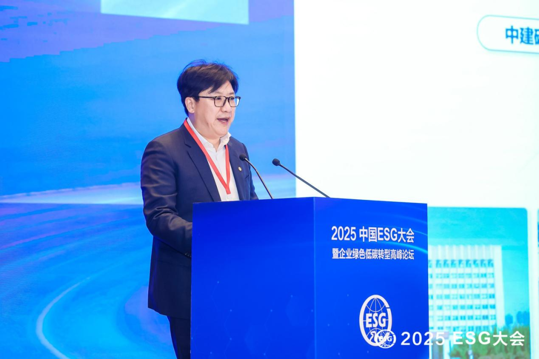 中国建筑(亦庄新城)总部总经理,中国建筑发展有限公司党委书记、董事长、总经理,中国建筑双碳战略研究院院长 王连峰