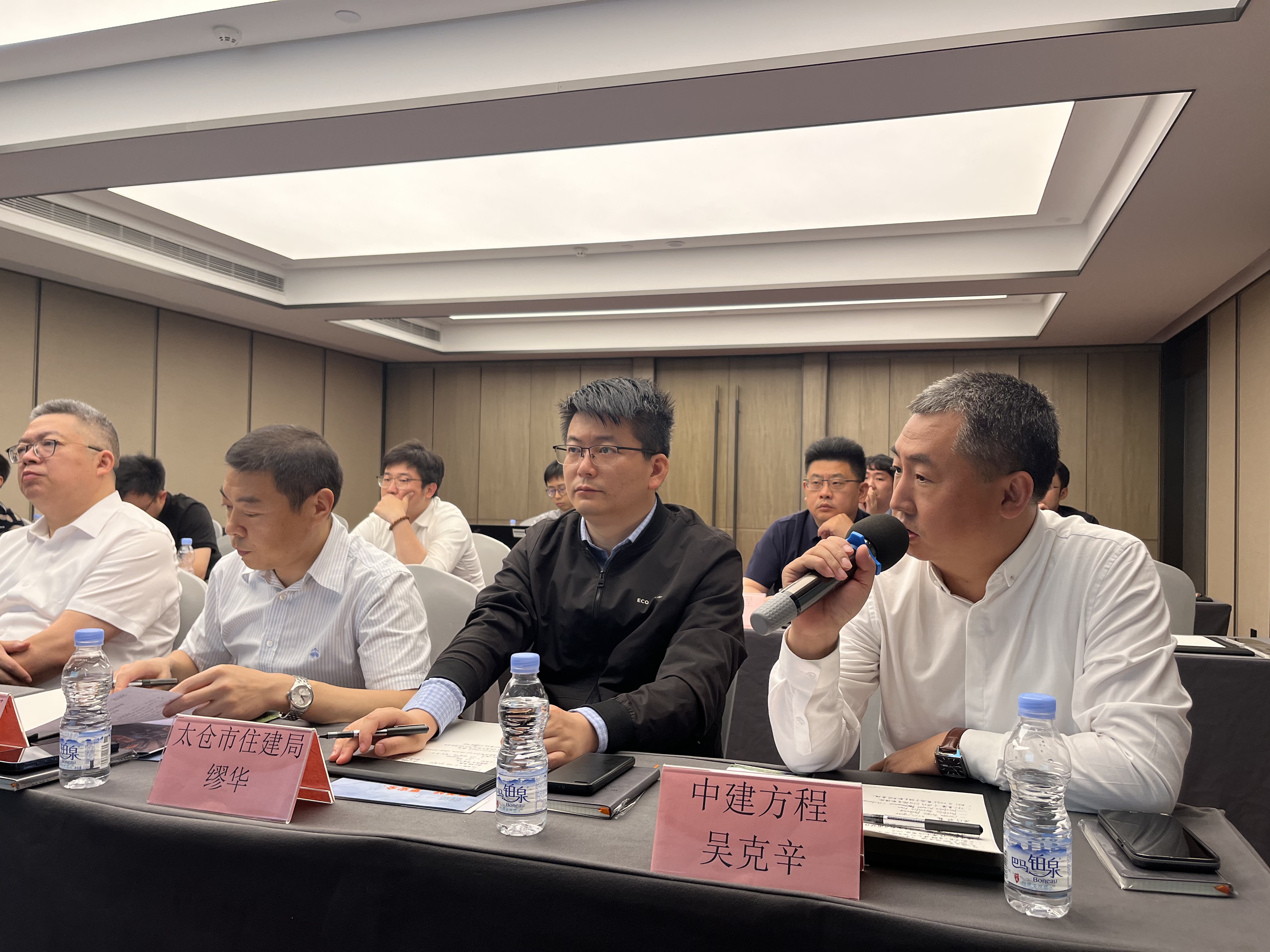 本次会议汇集了IFC国际金融公司、太仓市住建局、中建方程、中建上海设计院等建筑行业相关企业代表,共同探讨建筑绿色转型的新路径,并分享ESG理念在建筑行业的落地应用与成功案例,现场交流互动热烈。