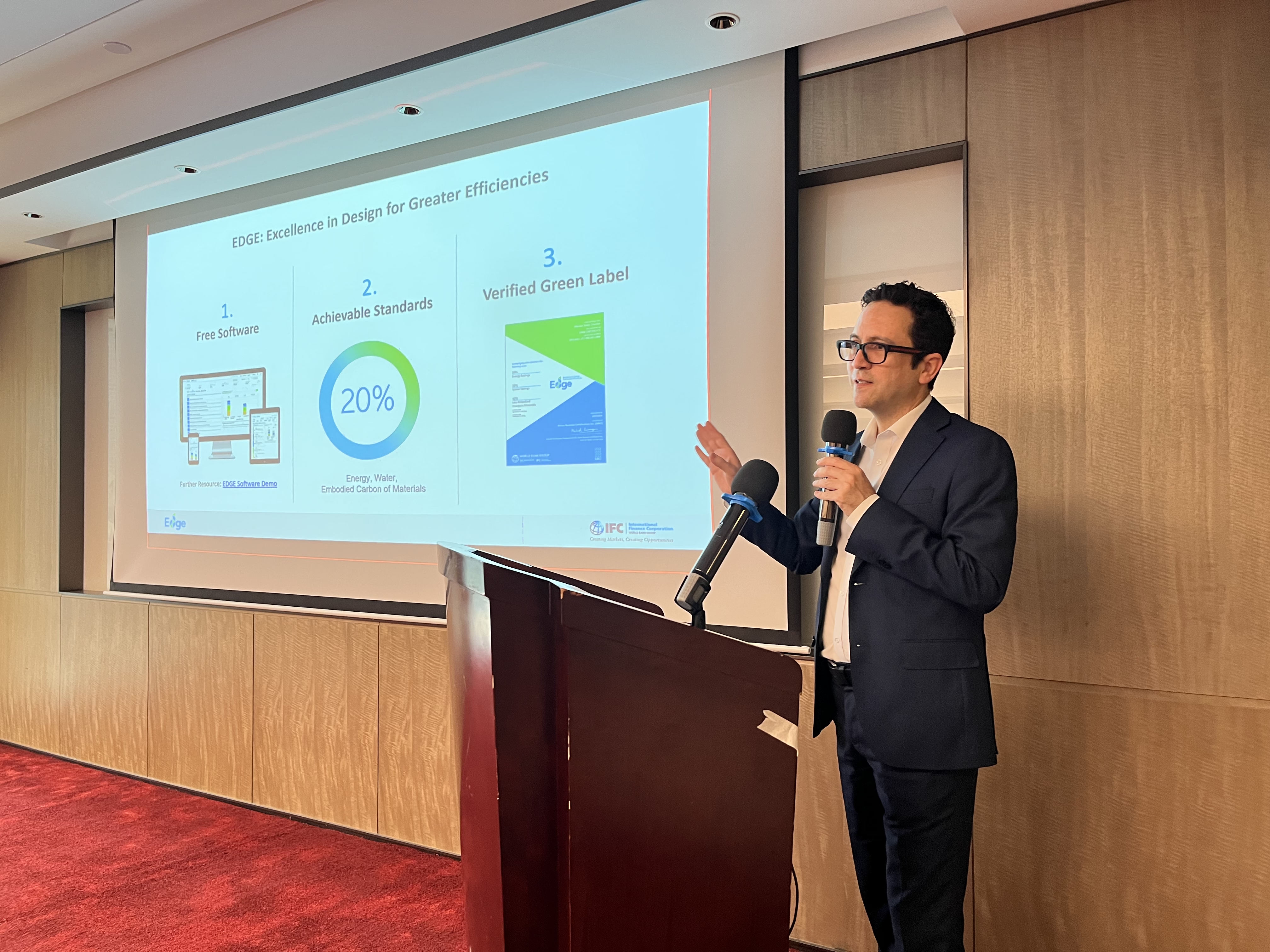 IFC国际金融公司 EDGE绿色建筑认证项目全球技术负责人 Ommid Saberi 先生